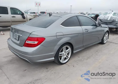 2013 Mercedes-Benz C 250 z USA, uszkodzony, nr VIN WDDGJ4HB8DF976187